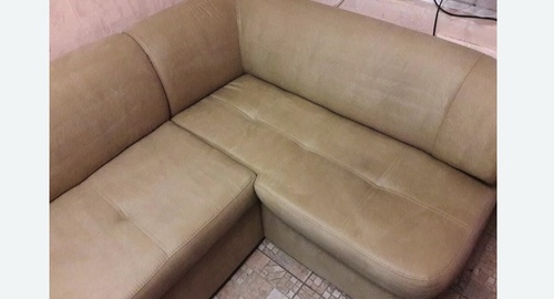 Чистка мягкой мебели на дому. Пересвет